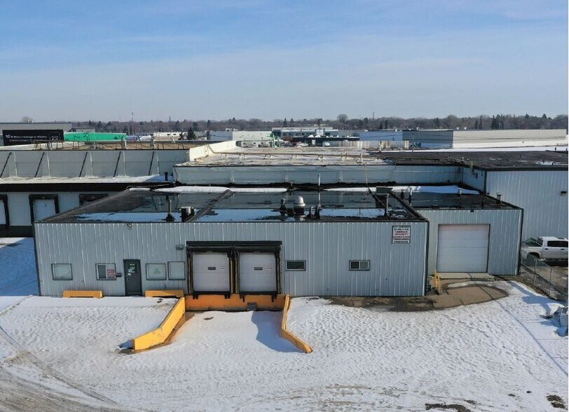 12325 Mount Lawn Rd NW, Edmonton, AB à louer - Photo de l’immeuble – Image 3 sur 11