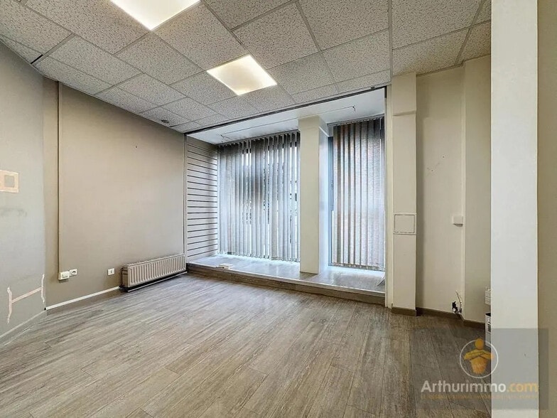 Local commercial dans Bourgoin-Jallieu à vendre - Photo de l’immeuble – Image 3 sur 11