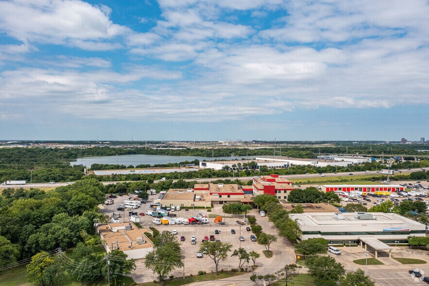 9713 Harry Hines Blvd, Dallas, TX à louer - Aérien – Image 1 sur 2