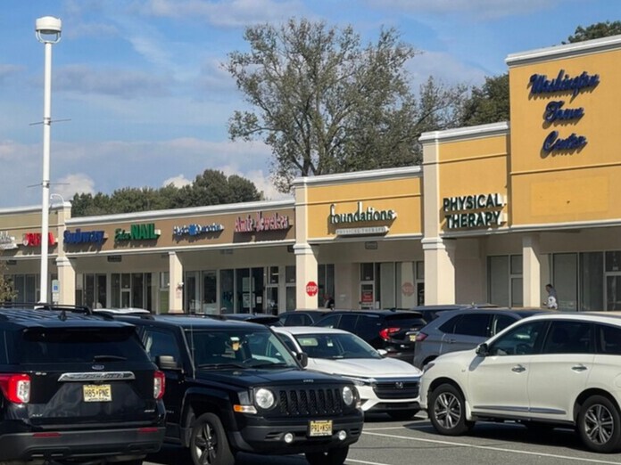 285 Pascack Rd, Washington Township Bergen, NJ à louer - Photo de l’immeuble – Image 2 sur 6