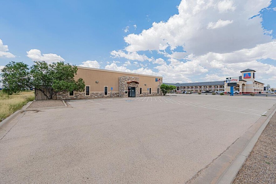 650 S John Ben Shepperd Pky, Odessa, TX à vendre - Photo de l’immeuble – Image 3 sur 40
