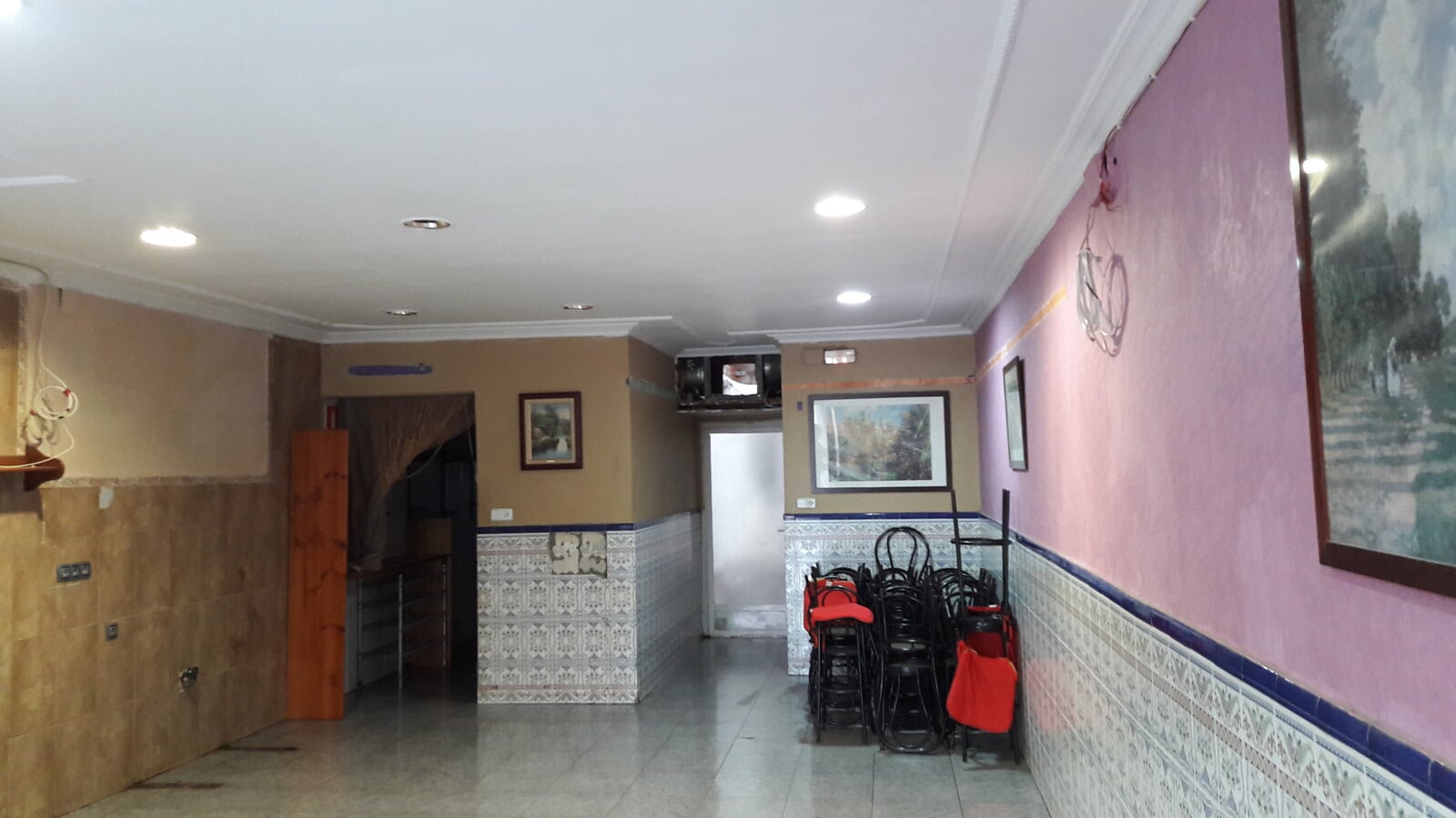 Terrassa, BAR 08224 - Lot 01 - - Photo intérieure - Image 1 of 2