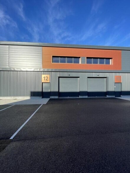 Local d'activités dans Aoste à vendre - Photo de l’immeuble – Image 3 sur 8