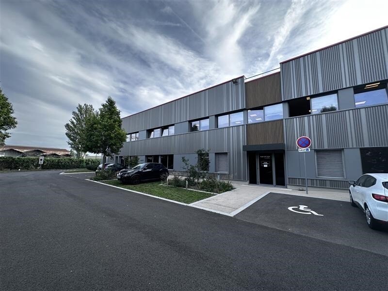 Bureau dans Le Blanc-Mesnil à louer Photo de l’immeuble– Image 1 sur 7