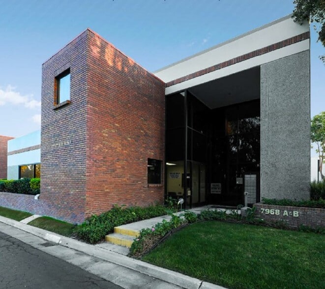 7968 Arjons Dr, San Diego, CA à louer - Photo principale – Image 1 sur 21