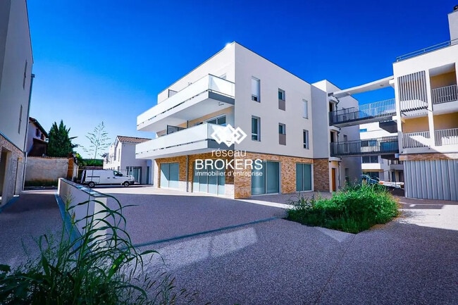 Plus de détails pour Local commercial à vendre