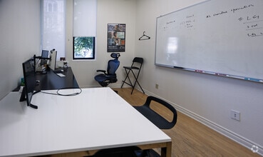 223 N Harbor Blvd, Fullerton, CA à louer Photo intérieure– Image 2 sur 3