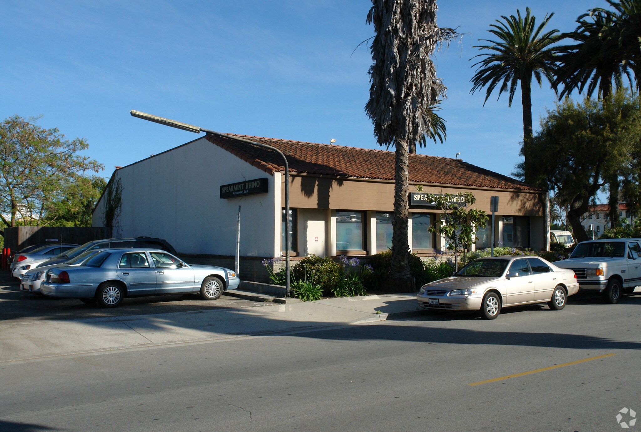 22 E Montecito St, Santa Barbara, CA à vendre Photo de l’immeuble– Image 1 sur 5