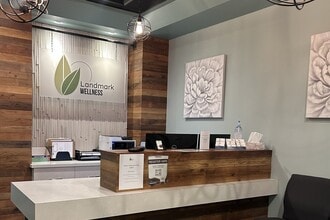1700 Dickson Av, Kelowna, BC à louer Photo intérieure– Image 2 sur 9