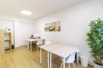 17 Rue Louise Michel, Levallois-Perret à louer Photo intérieure– Image 1 sur 1