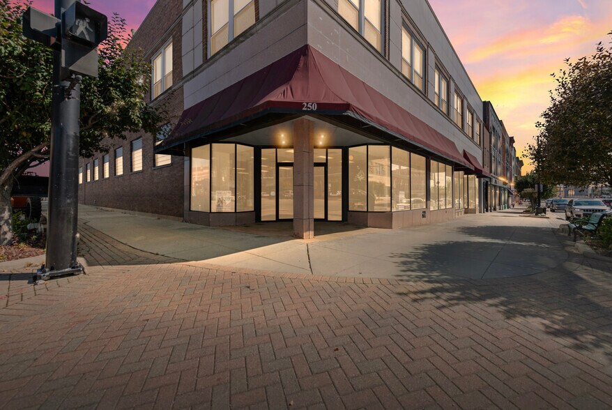 240 Huron Ave, Port Huron, MI à louer - Photo principale – Image 1 sur 21