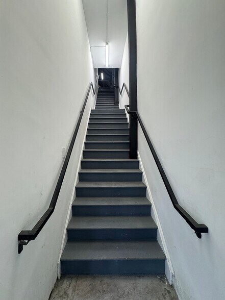 1016 S Santee St, Los Angeles, CA à louer - Photo intérieure – Image 2 sur 11