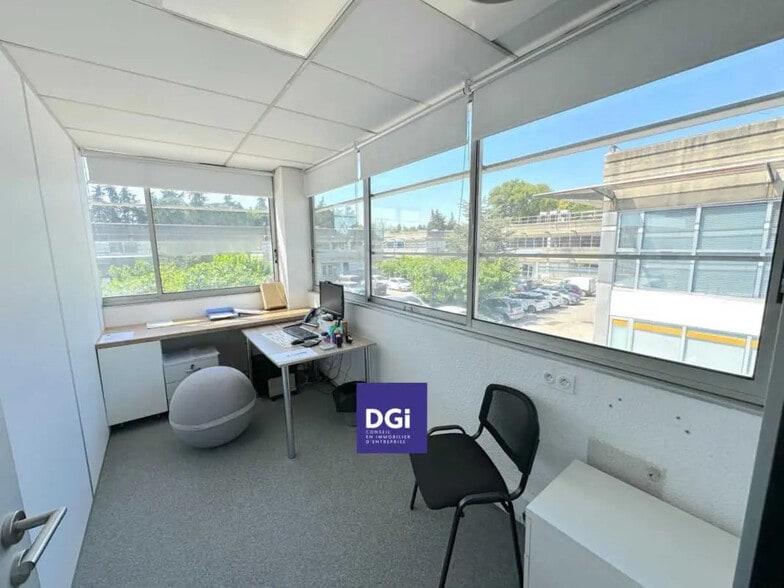 Bureau dans Nîmes à vendre - Photo intérieure – Image 3 sur 5