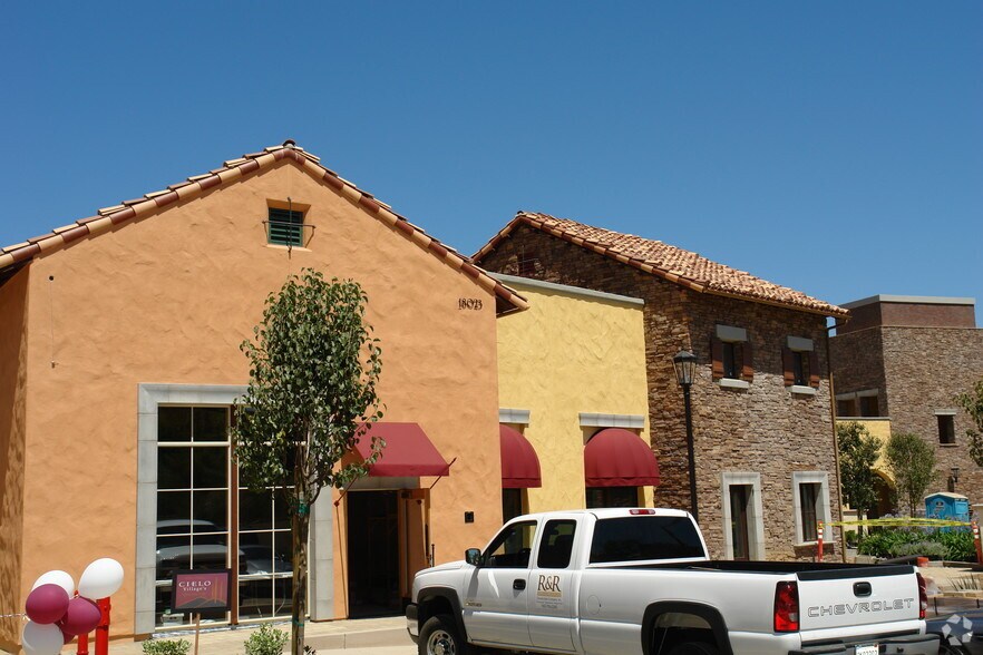 Del Dios Hwy, Rancho Santa Fe, CA à louer - Photo de l’immeuble – Image 2 sur 6