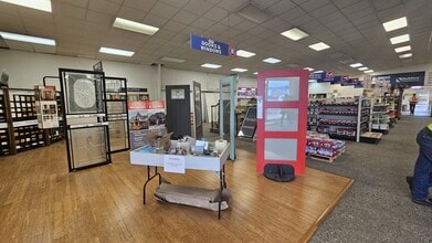 642 Commerce Ave, Longview, WA à louer Photo intérieure– Image 2 sur 18