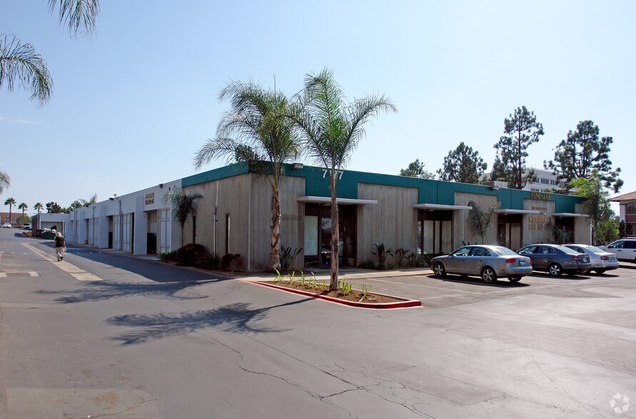 7177 Convoy Ct, San Diego, CA à louer - Photo de l’immeuble – Image 3 sur 36