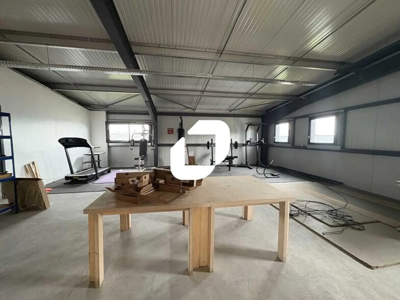 Bureau dans Saint-Loubès à louer - Photo de l’immeuble – Image 3 sur 10