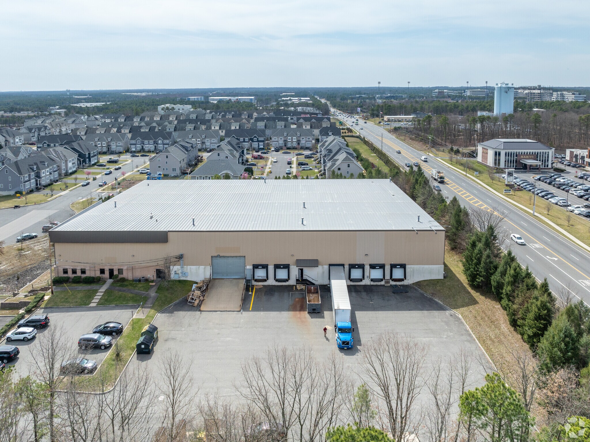 120 Kenyon Dr, Lakewood, NJ à louer Aérien– Image 1 sur 8