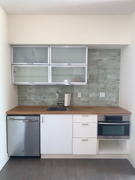 13721 Ventura Blvd, Sherman Oaks, CA à louer - Photo de l’immeuble – Image 3 sur 5