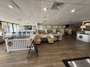 6213-6243 Allisonville Rd, Indianapolis, IN à louer Photo intérieure– Image 1 sur 7