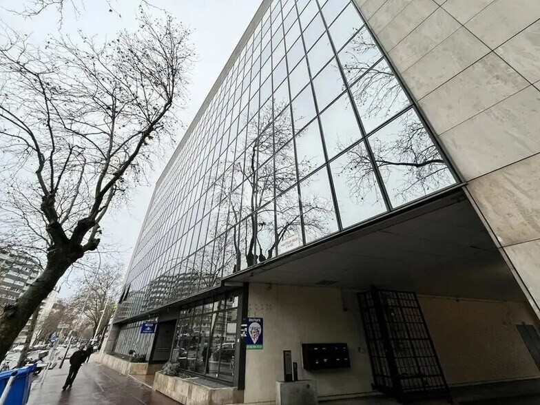 Bureau dans Montrouge à louer - Photo de l’immeuble – Image 3 sur 7