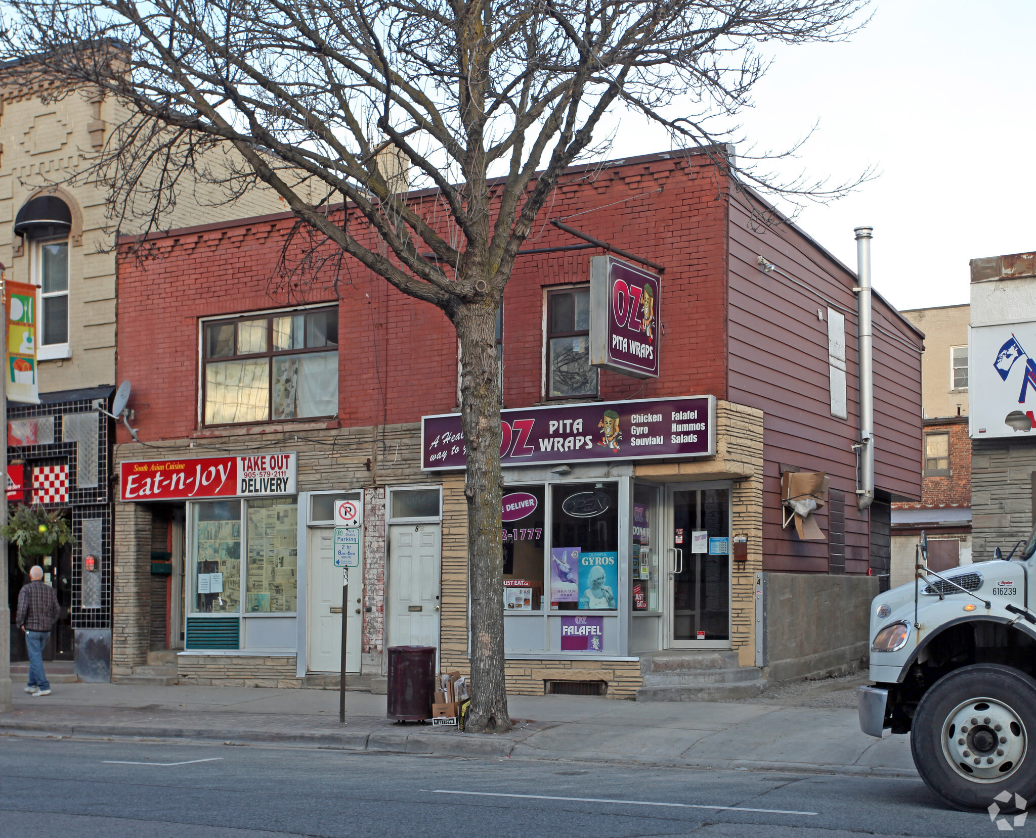 6-8 Bond St W, Oshawa, ON à vendre Photo de l’immeuble– Image 1 sur 3