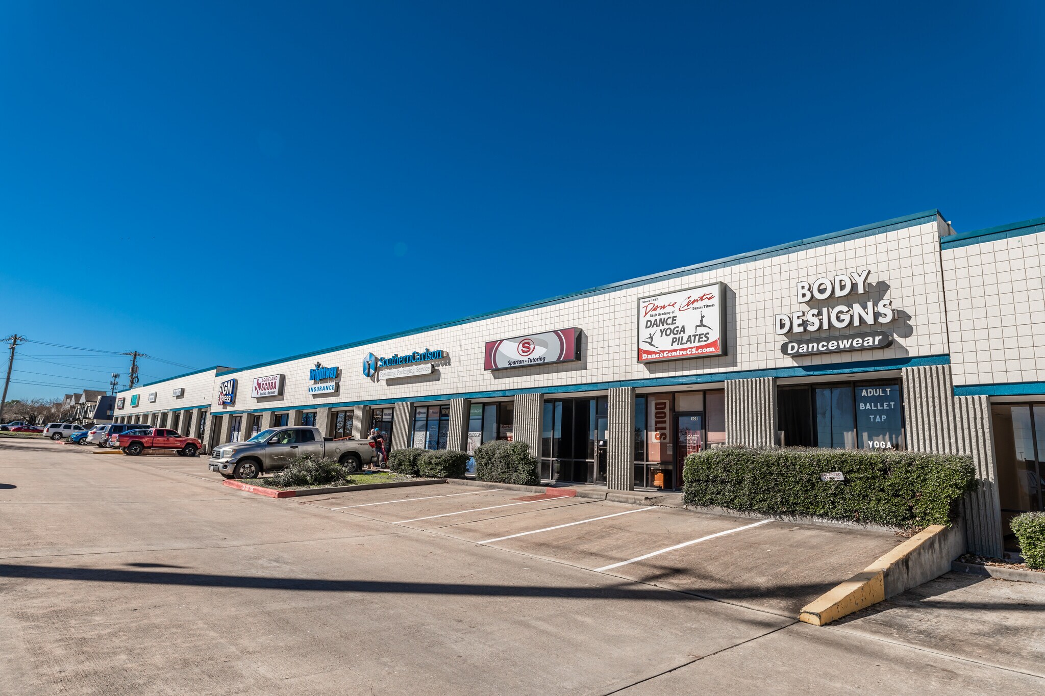 2151 S Harvey Mitchell Pky, College Station, TX à louer Photo de l’immeuble– Image 1 sur 3