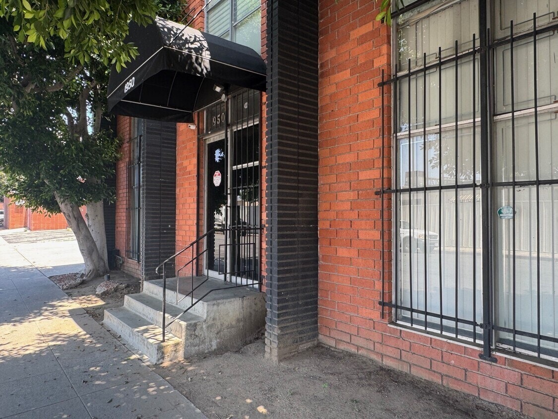 1950 Cotner Ave, Los Angeles, CA à louer Photo principale– Image 1 sur 2