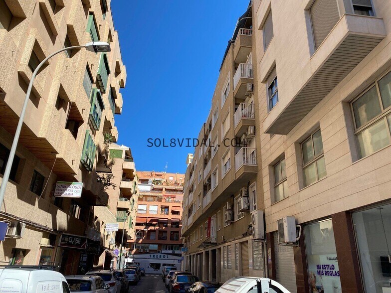 Carrer Reyes Católicos, 1, Orihuela, Alicante à louer - Photo de l’immeuble – Image 2 sur 11