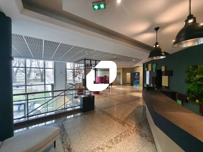 1-3 Place De Turenne, Saint-Maurice à louer - Hall d’entrée – Image 3 sur 11