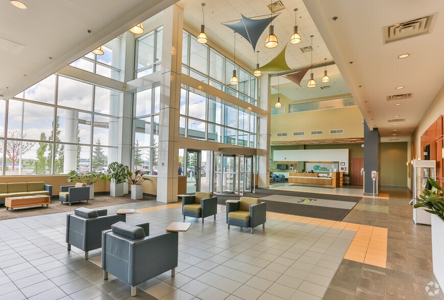2535 3rd Ave SE, Calgary, AB à louer - Hall d’entrée – Image 3 sur 7