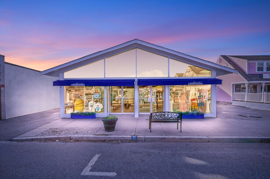 574 Main St, Hyannis, MA à vendre - Photo de l’immeuble – Image 1 sur 40