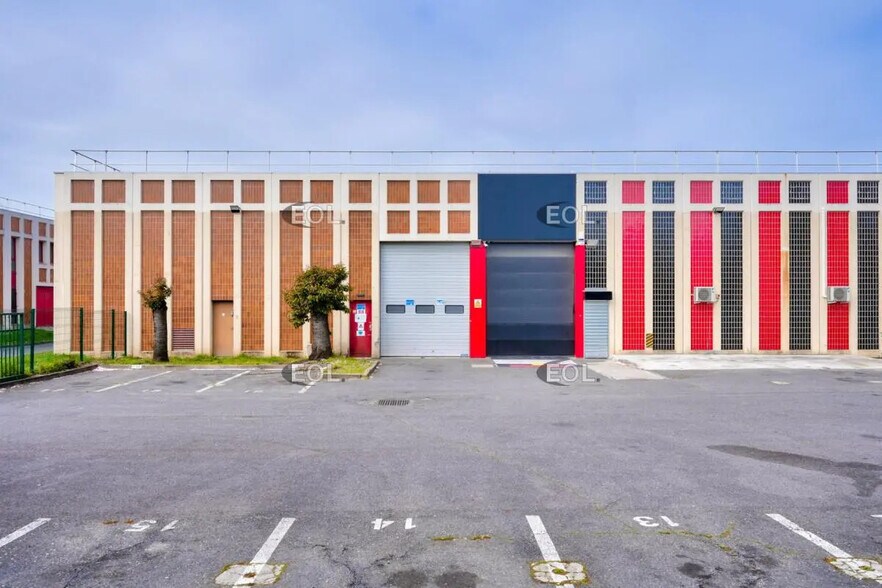 Local d’activités dans Éragny à louer - Photo de l’immeuble – Image 1 sur 20