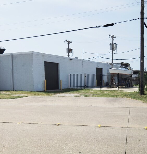 2511 National Dr, Garland, TX à louer - Photo de l’immeuble – Image 3 sur 24