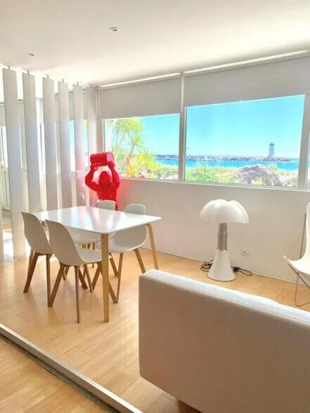 Local commercial dans Villeneuve-Loubet à louer - Photo de l’immeuble – Image 3 sur 5