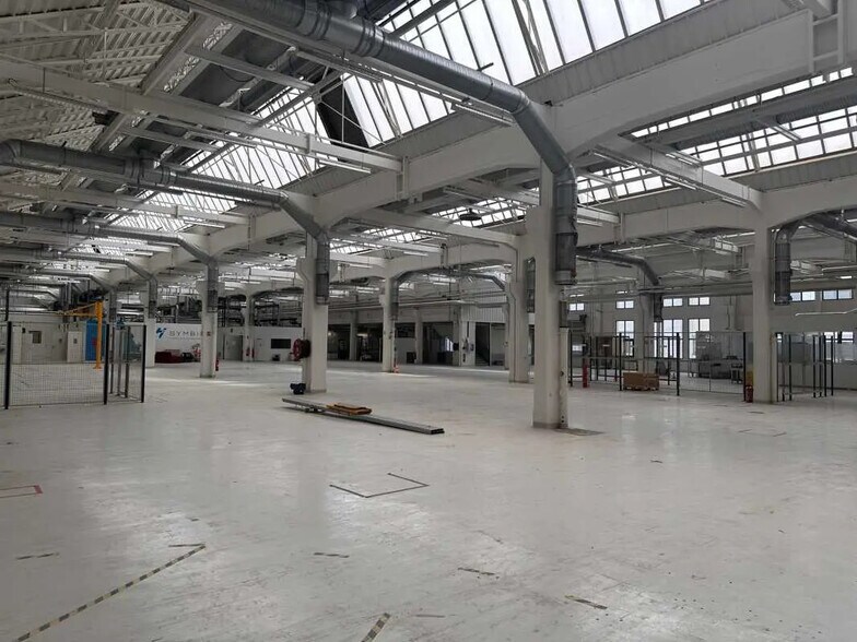 Bureau dans Vénissieux à louer - Photo de l’immeuble – Image 3 sur 15