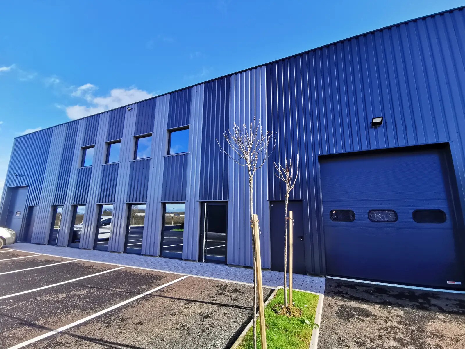 Local d'activités dans Saint-Martin-sur-le-Pré à vendre Photo de l’immeuble– Image 1 sur 11