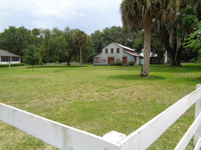 5590 Avenue G Ave, McIntosh, FL à vendre - Photo de l’immeuble – Image 3 sur 9