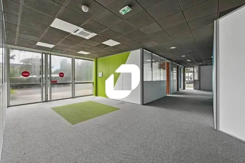 165 Avenue Du Bois De La Pie, Roissy-en-France à louer - Photo de l’immeuble – Image 3 sur 15