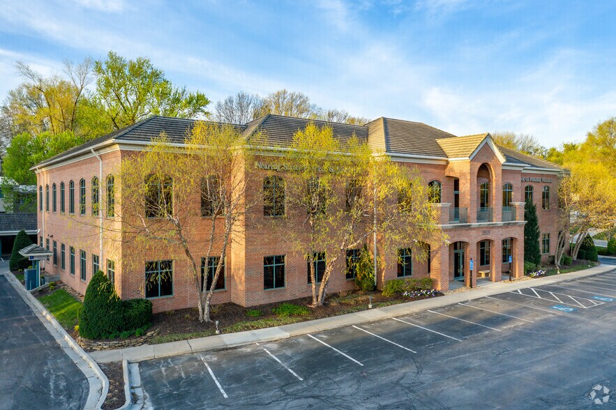 3515 W 75th St, Prairie Village, KS à louer - Photo principale – Image 1 sur 36
