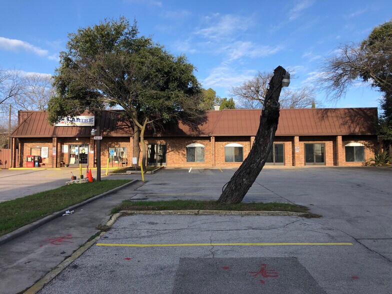 5610 N Lamar Blvd, Austin, TX à louer - Photo de l’immeuble – Image 3 sur 8