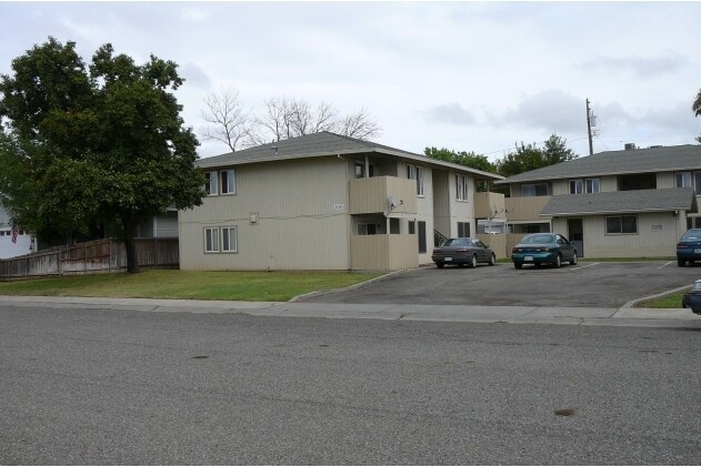 266 S Yolo St, Willows, CA à vendre - Photo de l’immeuble – Image 3 sur 14