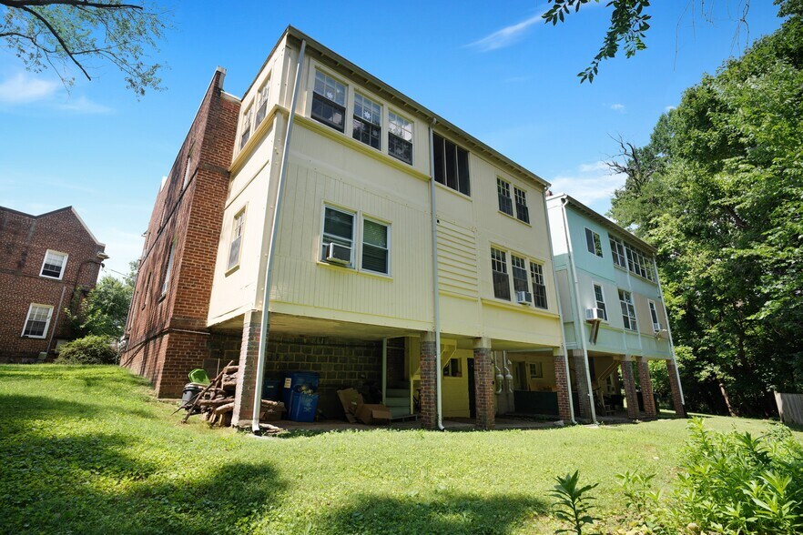 8215 Schrider St, Silver Spring, MD à vendre - Photo de l’immeuble – Image 3 sur 19