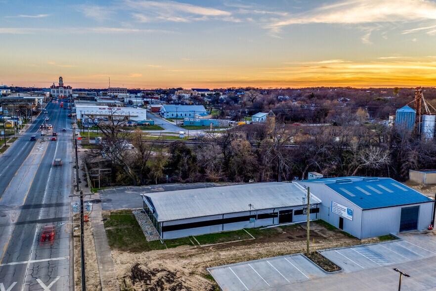 501 N Main St, Weatherford, TX à vendre - Photo de l’immeuble – Image 2 sur 25
