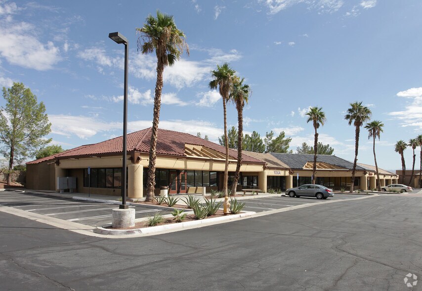 2500-2520 N Palm Canyon Dr, Palm Springs, CA à louer - Photo principale – Image 3 sur 8