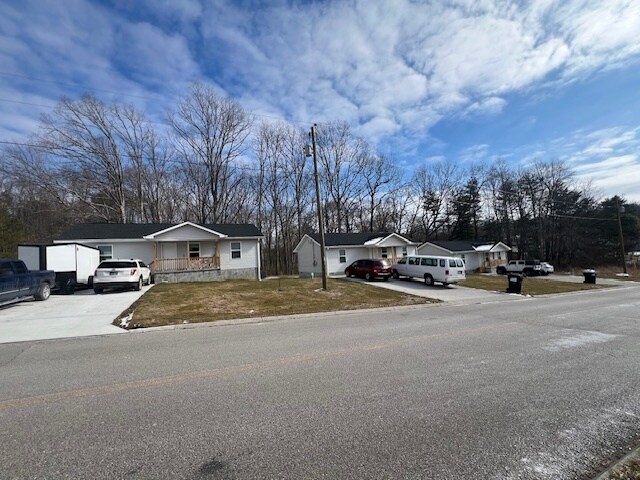 225 Iris Ln, Crossville, TN à vendre - Photo de l’immeuble – Image 2 sur 7