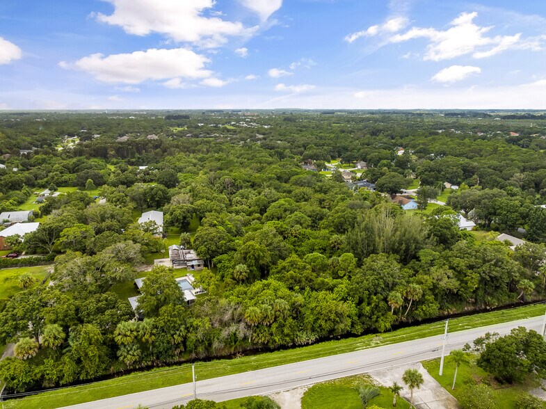 6145 45th st, Vero Beach, FL à vendre - Photo de l’immeuble – Image 3 sur 11