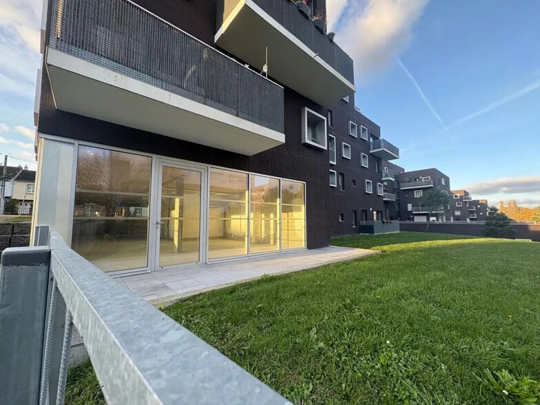 Local commercial dans Saint-Herblain à vendre - Photo de l’immeuble – Image 2 sur 7