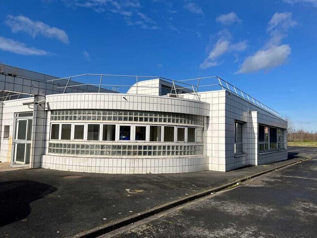 Plus de détails pour 38 Rue Marcel Paul, Tremblay-en-France - Bureau, Local d'activités à louer