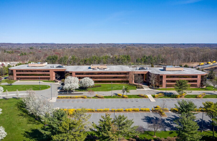 10 Mountainview Rd, Upper Saddle River, NJ à vendre - Photo de l’immeuble – Image 2 sur 9